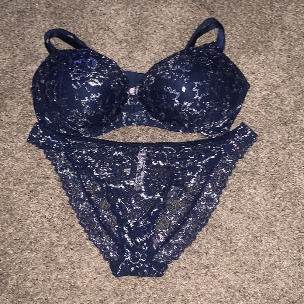 Dream Angels 38 D bra and matching panties size large.